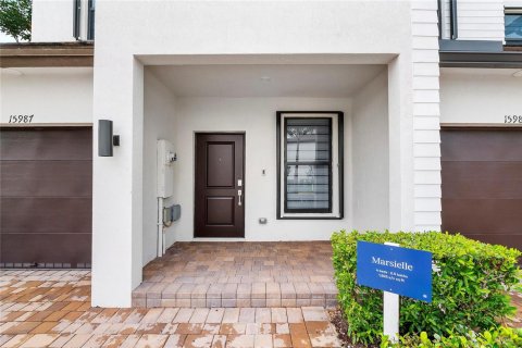 Townhouse in Pembroke Pines, Florida 4 bedrooms, 166.57 sq.m. № 2086121 - photo 6