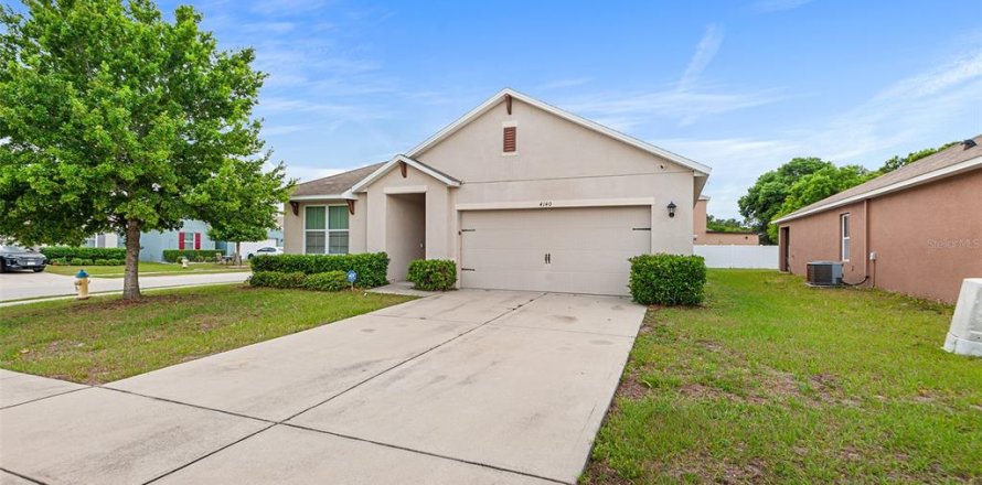House in Winter Haven, Florida 3 bedrooms, 158.96 sq.m. № 2117616