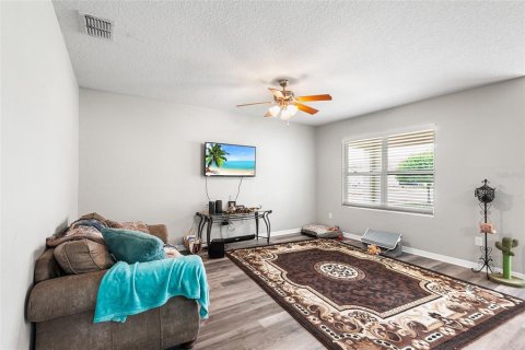 House in Winter Haven, Florida 3 bedrooms, 158.96 sq.m. № 2117616 - photo 8