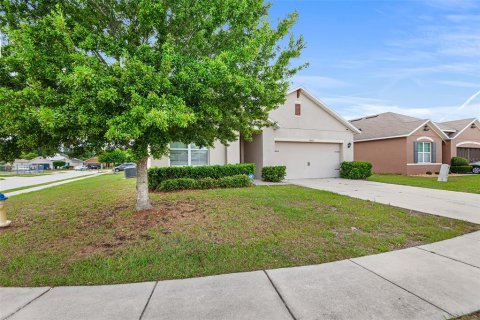House in Winter Haven, Florida 3 bedrooms, 158.96 sq.m. № 2117616 - photo 3