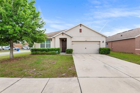 House in Winter Haven, Florida 3 bedrooms, 158.96 sq.m. № 2117616 - photo 2