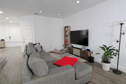 Touwnhouse à louer à Doral, Floride: 4 chambres, 171.87 m2 № 2045243 - photo 7