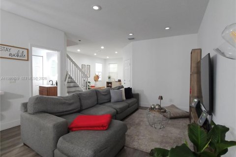 Touwnhouse à louer à Doral, Floride: 4 chambres, 171.87 m2 № 2045243 - photo 8