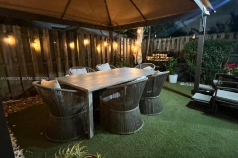 Touwnhouse à louer à Doral, Floride: 4 chambres, 171.87 m2 № 2045243 - photo 22