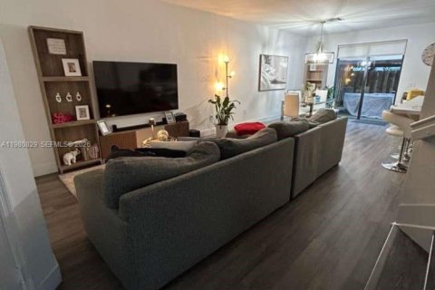 Touwnhouse à louer à Doral, Floride: 4 chambres, 171.87 m2 № 2045243 - photo 9