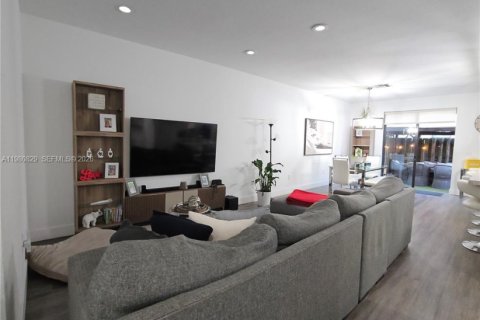 Touwnhouse à louer à Doral, Floride: 4 chambres, 171.87 m2 № 2045243 - photo 6