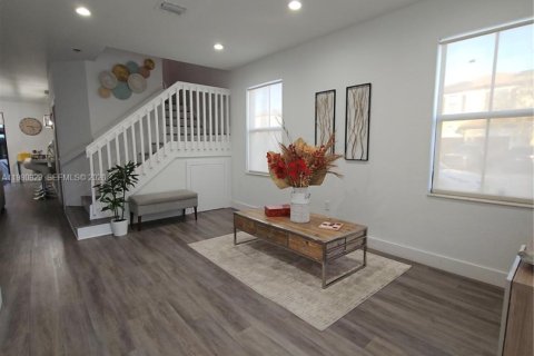 Touwnhouse à louer à Doral, Floride: 4 chambres, 171.87 m2 № 2045243 - photo 4