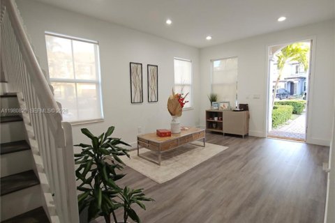 Touwnhouse à louer à Doral, Floride: 4 chambres, 171.87 m2 № 2045243 - photo 5