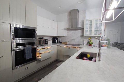 Touwnhouse à louer à Doral, Floride: 4 chambres, 171.87 m2 № 2045243 - photo 18