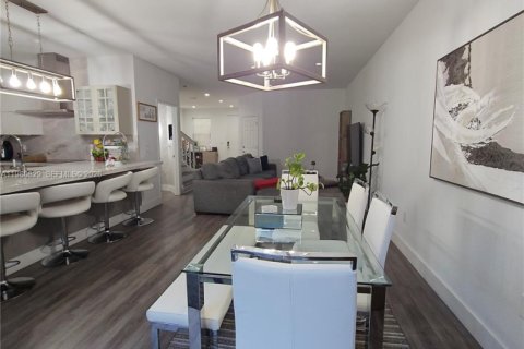 Touwnhouse à louer à Doral, Floride: 4 chambres, 171.87 m2 № 2045243 - photo 10