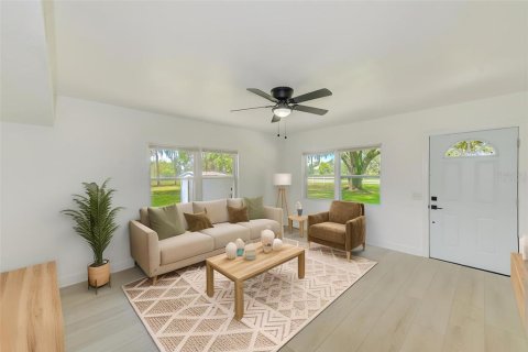 House in Dover, Florida 2 bedrooms, 125.23 sq.m. № 1853664 - photo 4