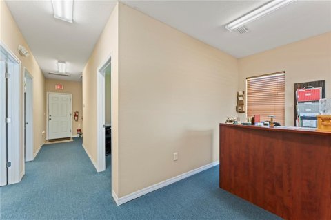 Propiedad comercial en venta en Brandon, Florida, 64.66 m2 № 1673845 - foto 5