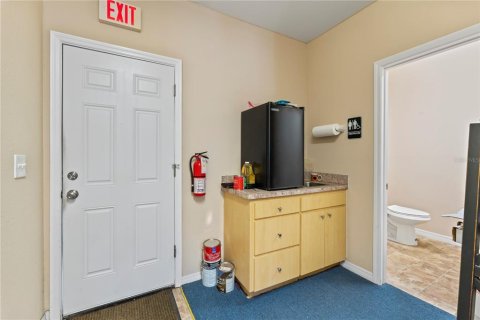 Propiedad comercial en venta en Brandon, Florida, 64.66 m2 № 1673845 - foto 12