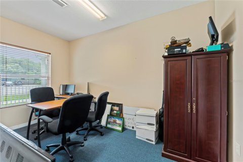 Propiedad comercial en venta en Brandon, Florida, 64.66 m2 № 1673845 - foto 7