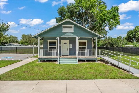Propiedad comercial en venta en Brandon, Florida, 64.66 m2 № 1673845 - foto 1