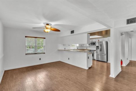 House in Gibsonton, Florida 4 bedrooms, 232.81 sq.m. № 1815319 - photo 15