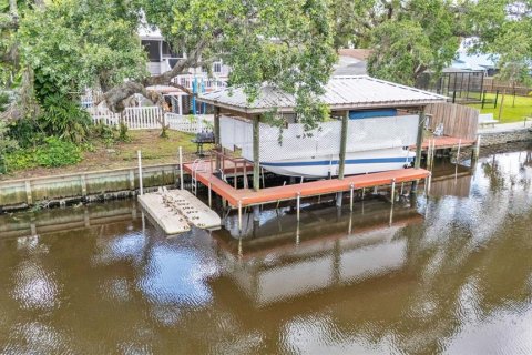 House in Gibsonton, Florida 4 bedrooms, 232.81 sq.m. № 1815319 - photo 9