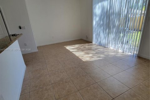 Townhouse in Miramar, Florida 3 bedrooms, 139.63 sq.m. № 2266186 - photo 15
