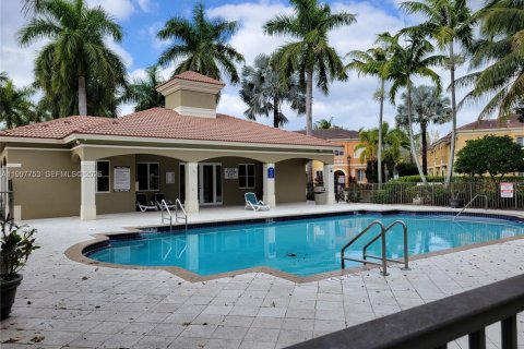 Townhouse in Miramar, Florida 3 bedrooms, 139.63 sq.m. № 2266186 - photo 18