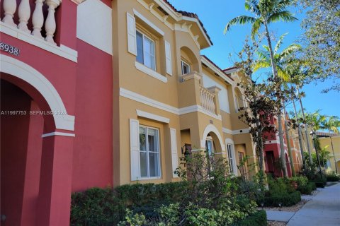 Townhouse in Miramar, Florida 3 bedrooms, 139.63 sq.m. № 2266186