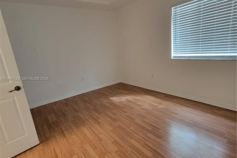 Townhouse in Miramar, Florida 3 bedrooms, 139.63 sq.m. № 2266186 - photo 16