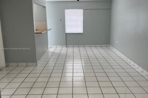 Villa ou maison à louer à Hialeah, Floride: 3 chambres, 260.5 m2 № 1957321 - photo 18