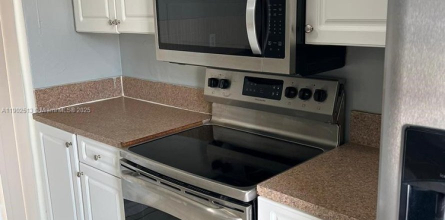 Villa ou maison à Hialeah, Floride 3 chambres, 260.5 m2 № 1957321