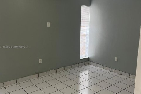 Villa ou maison à louer à Hialeah, Floride: 3 chambres, 260.5 m2 № 1957321 - photo 22