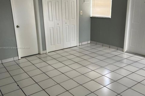 Villa ou maison à louer à Hialeah, Floride: 3 chambres, 260.5 m2 № 1957321 - photo 27