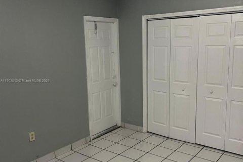 Villa ou maison à louer à Hialeah, Floride: 3 chambres, 260.5 m2 № 1957321 - photo 24