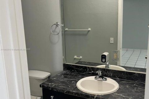 Villa ou maison à louer à Hialeah, Floride: 3 chambres, 260.5 m2 № 1957321 - photo 6