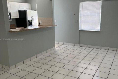 Villa ou maison à louer à Hialeah, Floride: 3 chambres, 260.5 m2 № 1957321 - photo 4