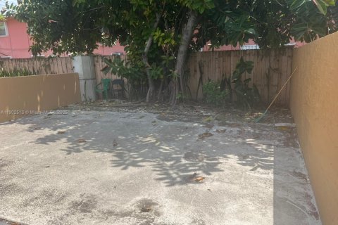 Villa ou maison à louer à Hialeah, Floride: 3 chambres, 260.5 m2 № 1957321 - photo 28