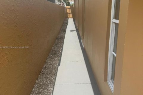 Villa ou maison à louer à Hialeah, Floride: 3 chambres, 260.5 m2 № 1957321 - photo 29