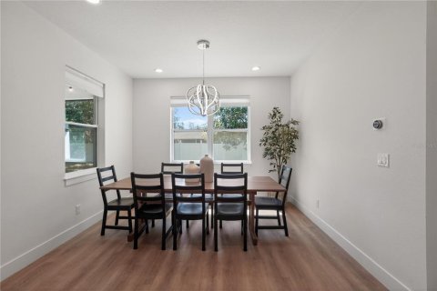 House in North Port, Florida 3 bedrooms, 169.64 sq.m. № 2231804 - photo 25