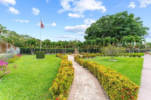 Condominio en venta en Palm Springs, Florida, 2 dormitorios, 92.34 m2 № 932509 - foto 1
