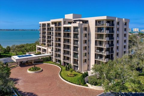 Condo in Belleair, Florida, 2 bedrooms  № 2134407 - photo 2