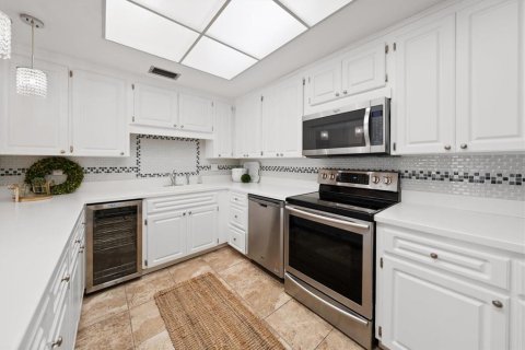 Condo in Belleair, Florida, 2 bedrooms  № 2134407 - photo 9