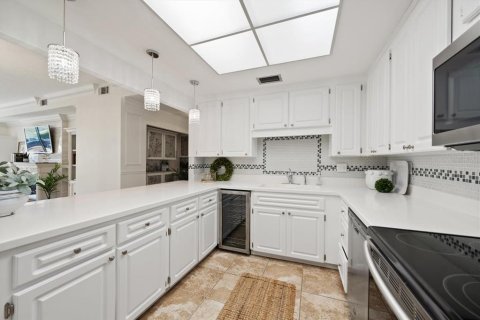 Condo in Belleair, Florida, 2 bedrooms  № 2134407 - photo 10