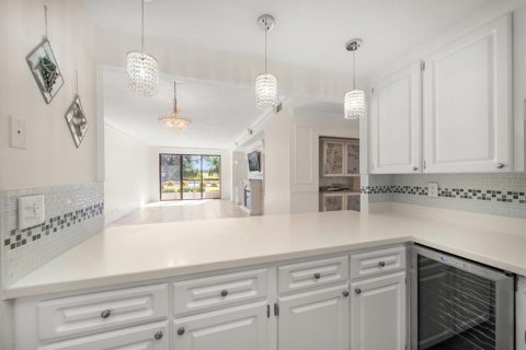 Condo in Belleair, Florida, 2 bedrooms  № 2134407 - photo 19