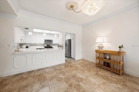 Condo in Belleair, Florida, 2 bedrooms  № 2134407 - photo 8