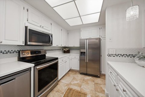 Condo in Belleair, Florida, 2 bedrooms  № 2134407 - photo 11