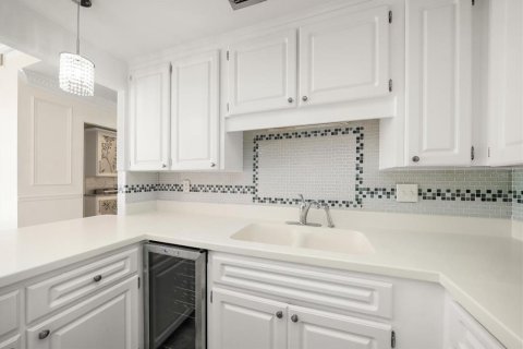 Condo in Belleair, Florida, 2 bedrooms  № 2134407 - photo 21