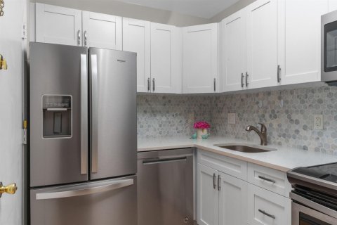 Condo in Fort Lauderdale, Florida, 1 bedroom № 2402468 - photo 11