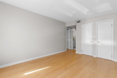 Condo in Fort Lauderdale, Florida, 1 bedroom № 2402468 - photo 23