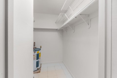 Condo in Fort Lauderdale, Florida, 1 bedroom № 2402468 - photo 25