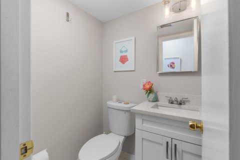 Condo in Fort Lauderdale, Florida, 1 bedroom № 2402468 - photo 15