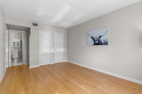 Condo in Fort Lauderdale, Florida, 1 bedroom № 2402468 - photo 20