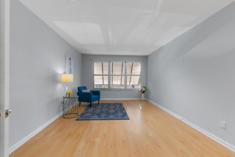 Condo in Fort Lauderdale, Florida, 1 bedroom № 2402468 - photo 17