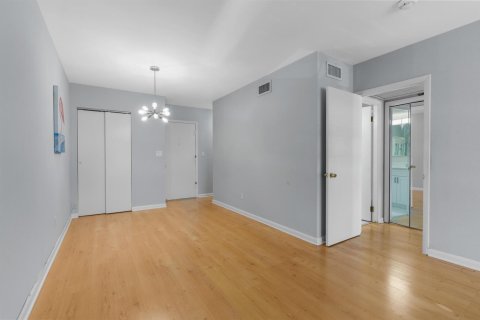 Condo in Fort Lauderdale, Florida, 1 bedroom № 2402468 - photo 7